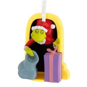 Hallmark Dr. Seuss How The Grinch Stole Christmas Grinch in Fireplace Ornament
